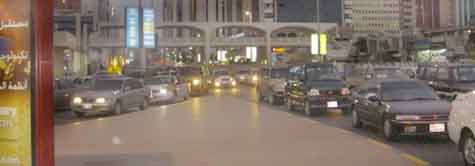 아부다비, UAE 도시의 출근 시간 교통