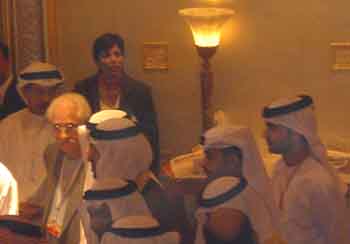 컨퍼런스 장소에서의 걸프 아랍인들